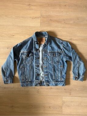 Vintage Light Blue Levi’s Denim Jacket
